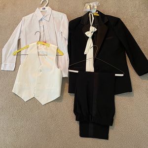 Boys tux size 8